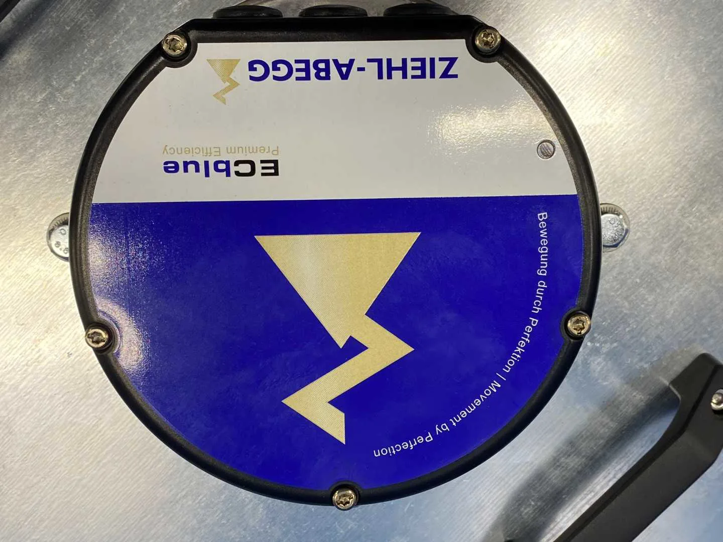 バブル　エンパシー Ziehl-Abegg E213826 ZB-155 ECBlue Fan, 54000407 380-480VAC